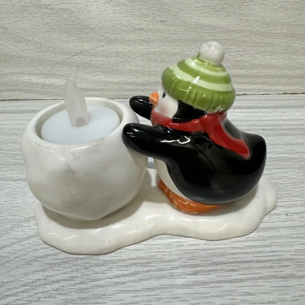 HALLMARK‎ Christmas Penguin w/Snowball Tea Light Candle Holder 5.5x3.5x2.5